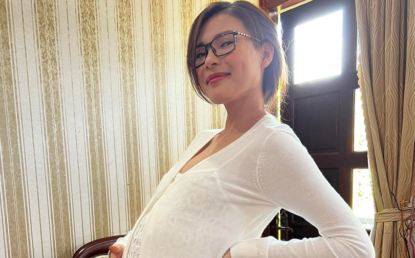 Diễn viên Thuý Diễm khoe bụng bầu tròn xoe, đã mang thai lần 2 với ông xã Lương Thế Thành?
