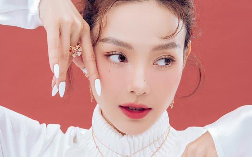 Minh Hằng và 1 năm giữ kín chuyện được cầu hôn, hoàn thành hết dự án phim mới về làm 'dâu hiền vợ đảm'
