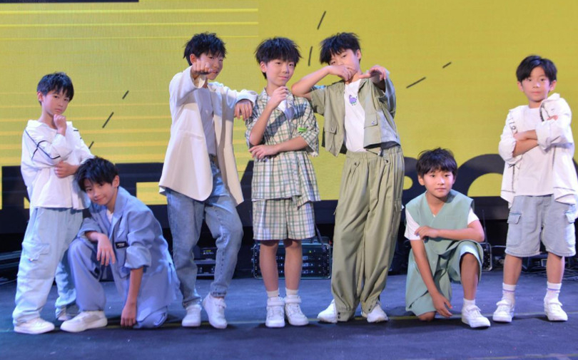 Nhóm nhạc nhí vừa debut được 4 ngày đã phải giải tán vì sức ép dư luận