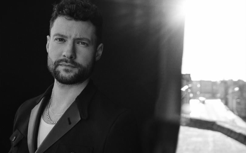 Hoàng tử tình ca Calum Scott “đánh úp” fan bằng single mới cực lãng mạn mang tên 'Biblical'