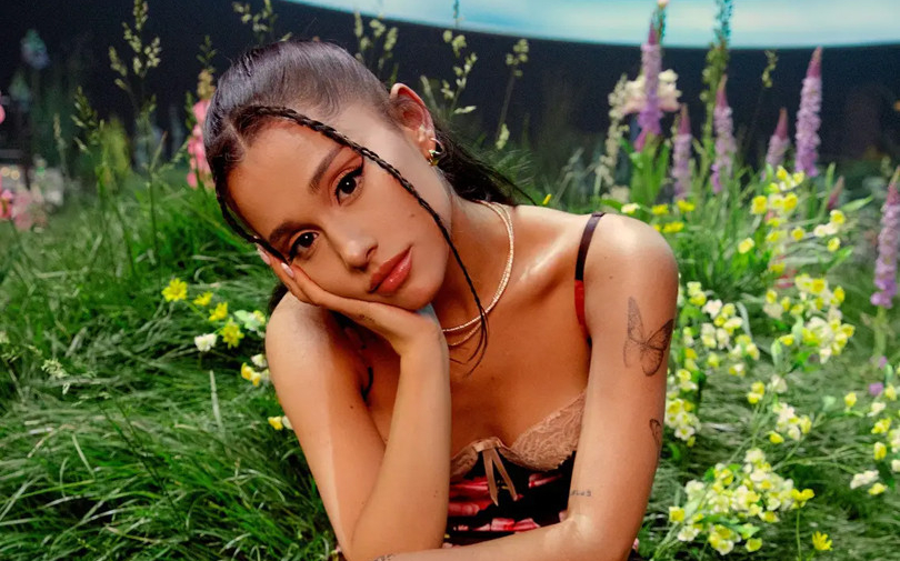 Định nghĩa live-stage mới từ Ariana Grande sau loạt sân khấu cực đỉnh cùng VEVO