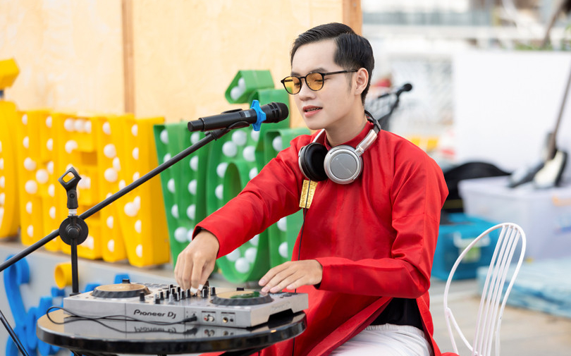 Minishow đầu tiên của Cao Bá Hưng: Từ đánh DJ, song ca cùng em gái, phổ nhạc từ thơ Cao Bá Quát và hơn thế