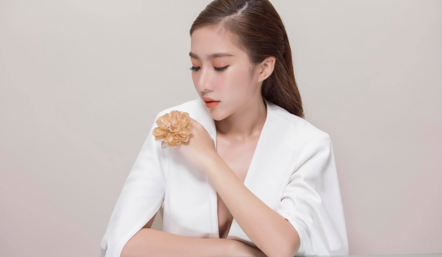 Nữ diễn viễn 9x gốc Cần Thơ Lan Thanh đa tài & nóng bỏng