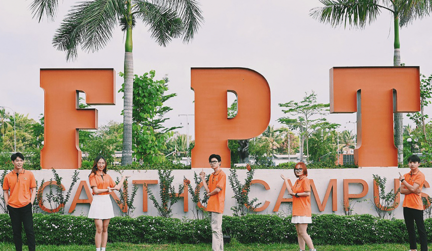Có một trường ĐH ở Cần Thơ, khung cảnh đẹp mơ màng, đi lang thang cũng va vào trai xinh gái đẹp