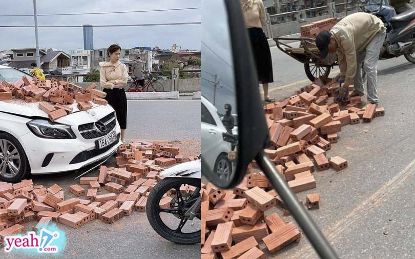 Người đàn ông chạy xe xích lô 'chế' chở gạch tông móp đầu xe Mercedes, chủ nhân bất lực đứng nhìn