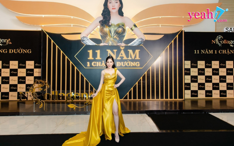 Giám đốc kinh doanh Mỹ phẩm N-Collagen Hồng Nhiên xúc động tại sự kiện kỷ niệm 11 năm phát triển thương hiệu