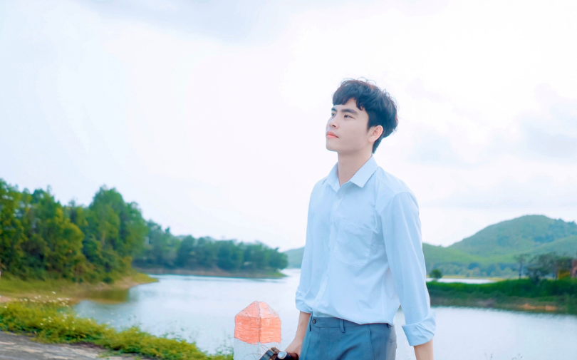 Huy Vạc - Chàng trai ôm đàn hát thu hút hàng triệu view trên Youtube