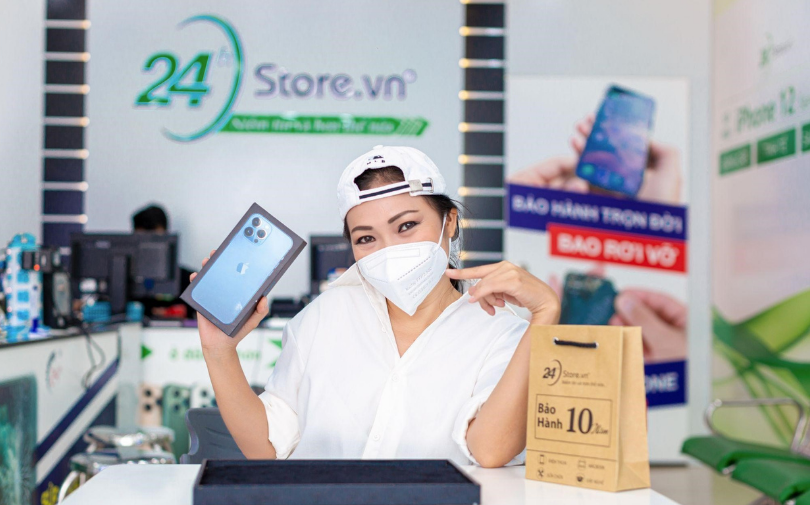 Phương Thanh khoe iPhone 13 Pro Max VN/A ngay trong ngày đầu mở bán