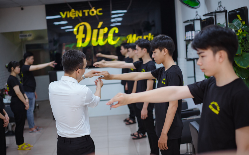 Lớp học 0 đồng từ CEO Đức Mark giúp hàng trăm bạn trẻ chạm tới ước mơ