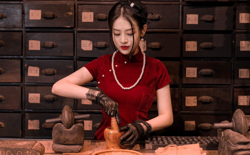 Tik Toker Kim Oanh diện gu cổ điển đẹp không ngờ