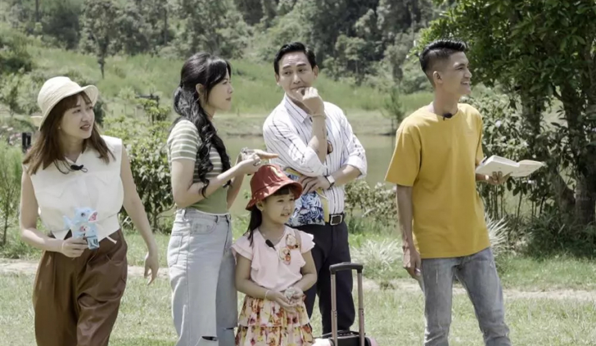 Hứa Vĩ Văn, Mạc Văn Khoa thử sức làm 'bảo mẫu'