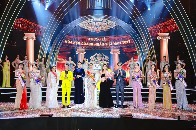Trả lời câu hỏi ứng xử thông minh từ Jennifer Phạm, doanh nhân Nghệ An đăng quang Hoa hậu Doanh nhân Việt Nam