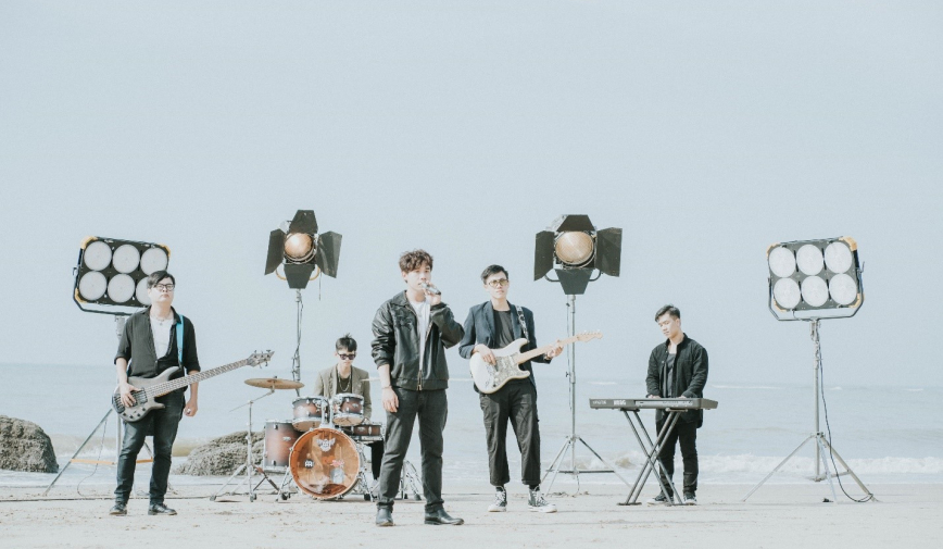 Hậu bản hit triệu view Bất Bình Thường, Bất Chấp, Whee! cho ra mắt MV one shot Ngày Tháng Năm