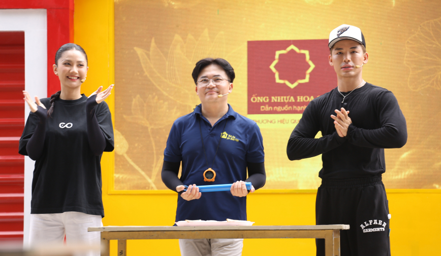 MC Đại Nghĩa xúc động trước người phụ nữ cưu mang em nuôi bị tâm thần hơn 20 năm