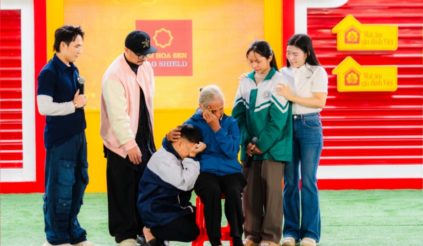 Huỳnh Lập, Hà Lê xót xa trước cảnh người bà già yếu gồng gánh nuôi hai cháu mồ côi