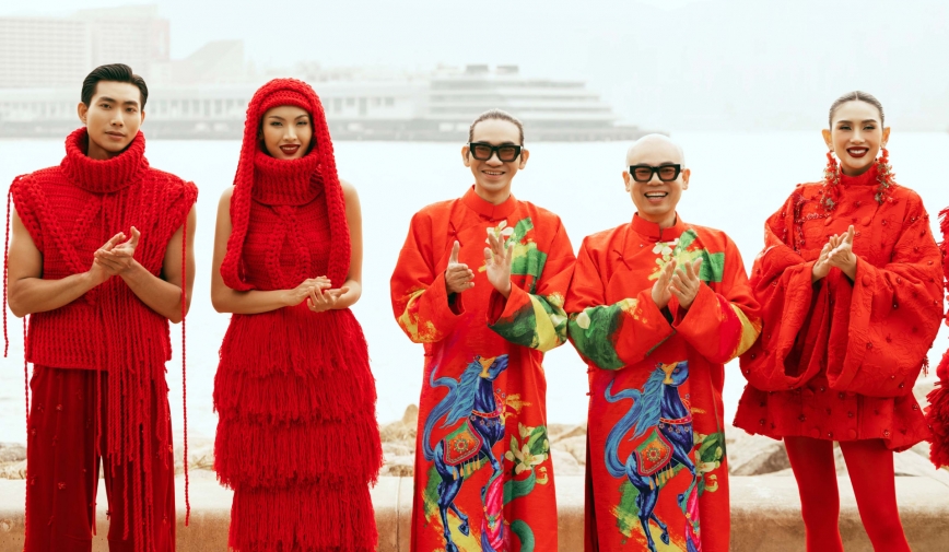 Võ Hoàng Yến làm vedette trong show diễn ra mắt Bộ sưu tập Holiday 2026 'Tình Ca' tại Hong Kong' của 2 NTK VUNGOC&SON