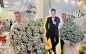 Đàm Vĩnh Hưng khoe quà sinh nhật 51 tuổi, bó hoa “khủng” bằng tiền đô sương sương chục triệu