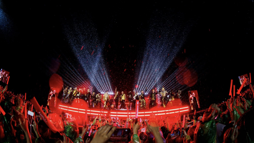 Dàn anh tài cởi áo 'xõa hết cỡ' dưới trời mưa tại concert Anh trai vượt ngàn chông gai đêm thứ 6