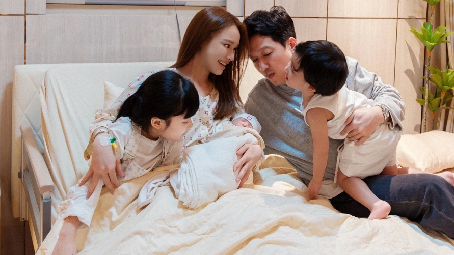 Nhã Phương sinh con thứ ba, Trường Giang khóc vì không ở bên vợ lúc sinh nở