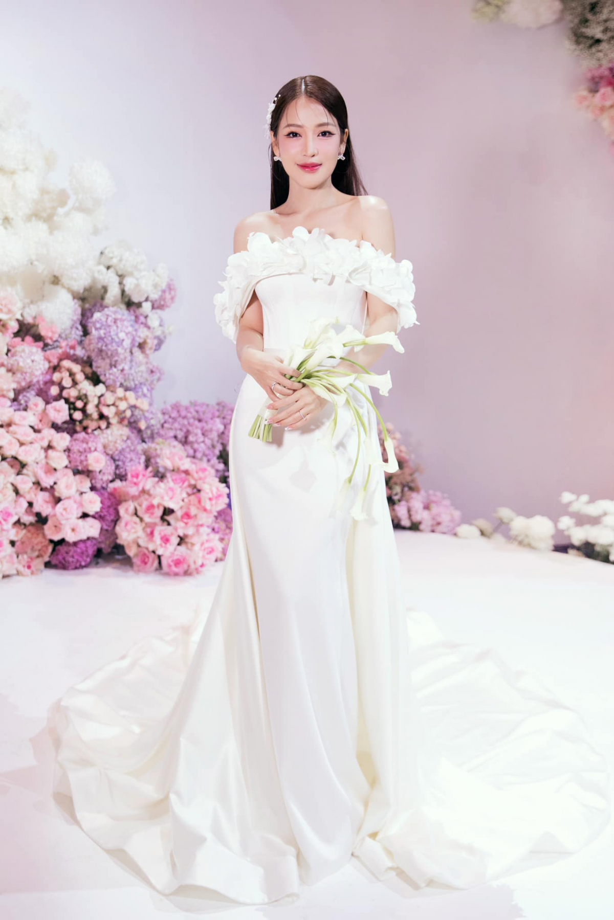 Soi váy cưới của hàng loạt các sao Việt, cùng là mỹ nhân Việt mà mỗi người  mỗi kiểu