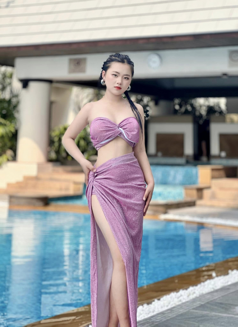 Mua Thị Dua - cô bé dốc Thẩm Mã từng gây sốt với vẻ mộc mạc nay không ngại diện bikini khoe đường cong - ảnh 1