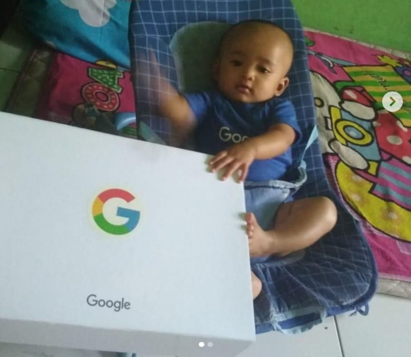 Em bé Google và phần quà từ Google Indonesia gửi tặng