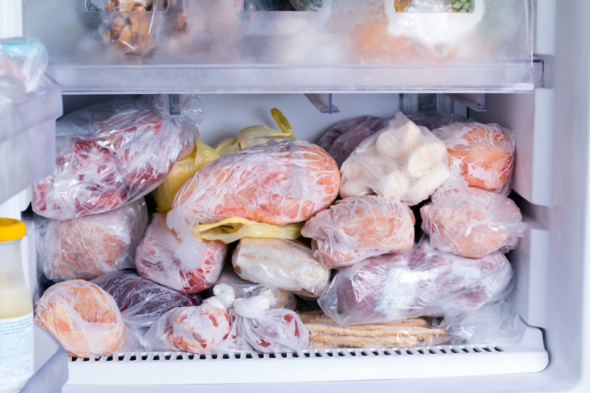 Thịt để trong tủ lạnh cứng cỡ nào cũng có thể rã đông nhanh gọn lẹ chỉ trong vài phút khi thêm giọt này.