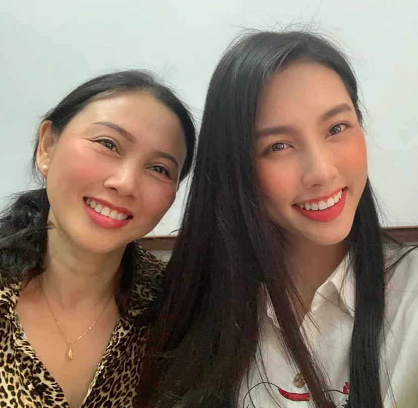 Hoa hậu Thùy Tiên được nhận xét thường hưởng những nét đẹp từ mẹ