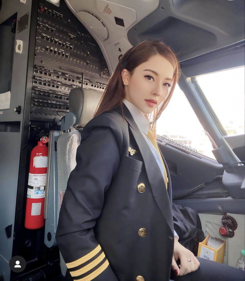 Evelyn là một nữ phi công người Thái Lan, hiện đang làm việc cho hãng hàng không Nok Air vị trí cơ trưởng