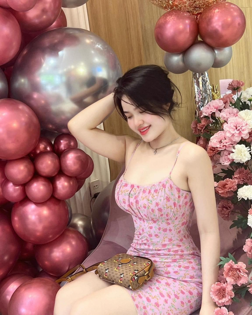 Nhan sắc đời thường của hot girl sinh năm 2002