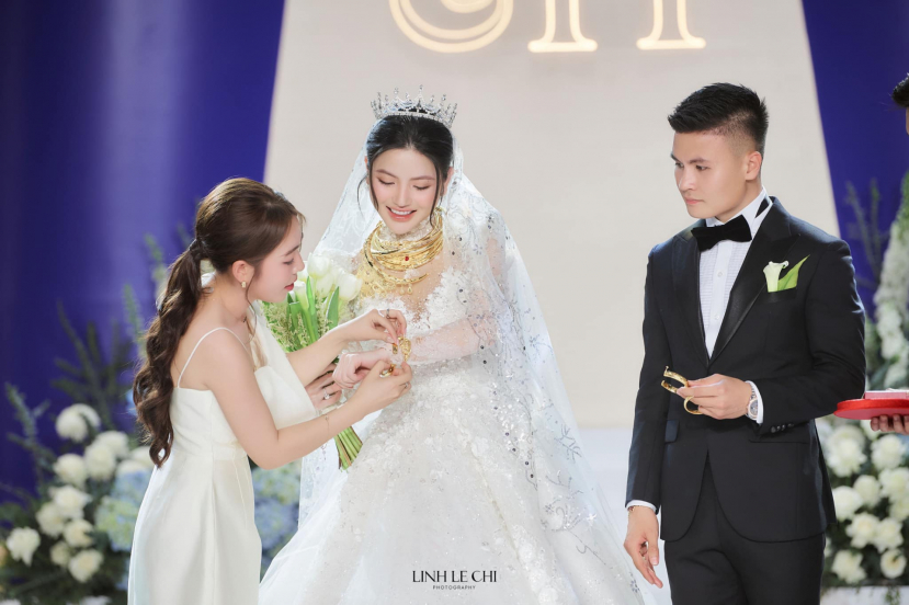 Chu Thanh Huyền bị gãy kiềng vàng trong ngày cưới - ảnh 5