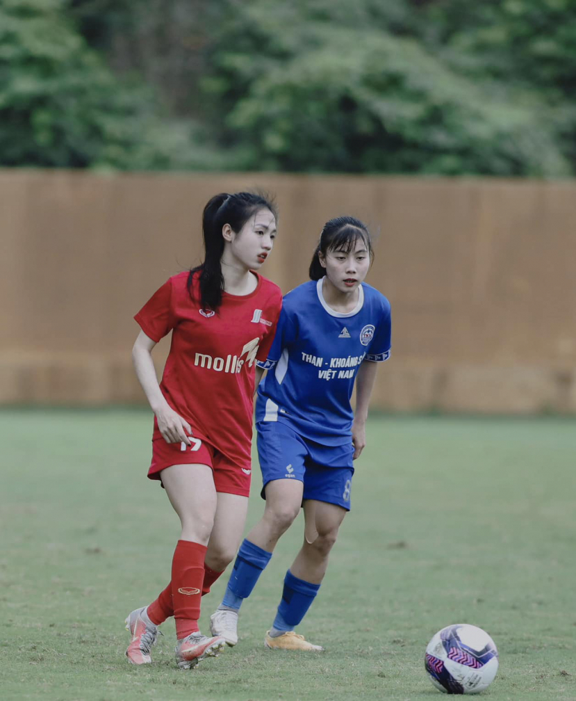 Cô nàng được xem là hotgirl của đội tuyển bóng đá nữ Việt Nam. Ảnh: FBNV