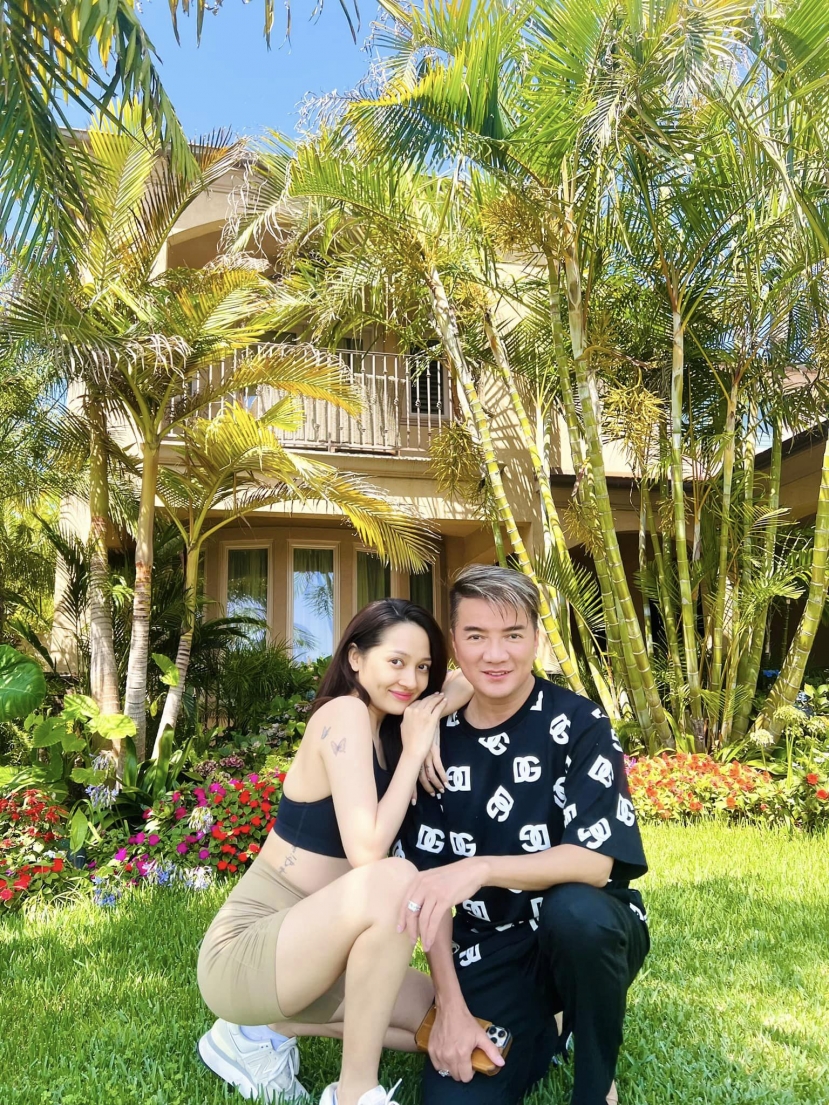 Bảo Anh cũng ghé thăm dinh thự mới tậu của đàn anh. Ảnh: FBNV