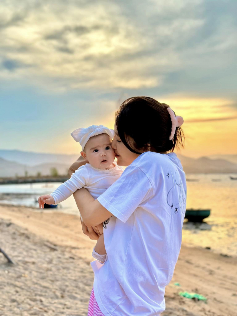 Nữ diễn viên vướng nghi vấn âm thầm sinh con cho CEO.