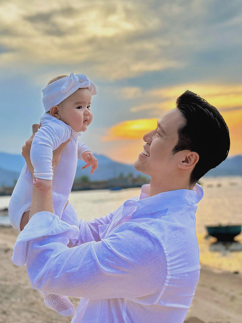 CEO Lâm Thành Kim khoe con gái đầu lòng.