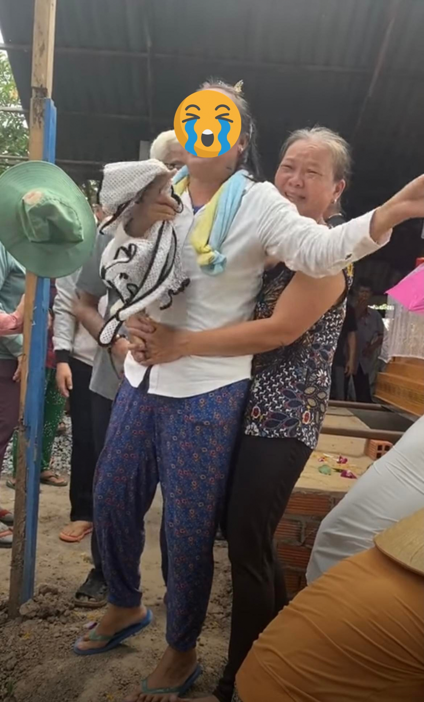 Người mẹ gào khóc, tay cầm chiếc váy mới mua chưa kịp mặc của cô con gái vừa mất trước đám hỏi 1 ngày - ảnh 5