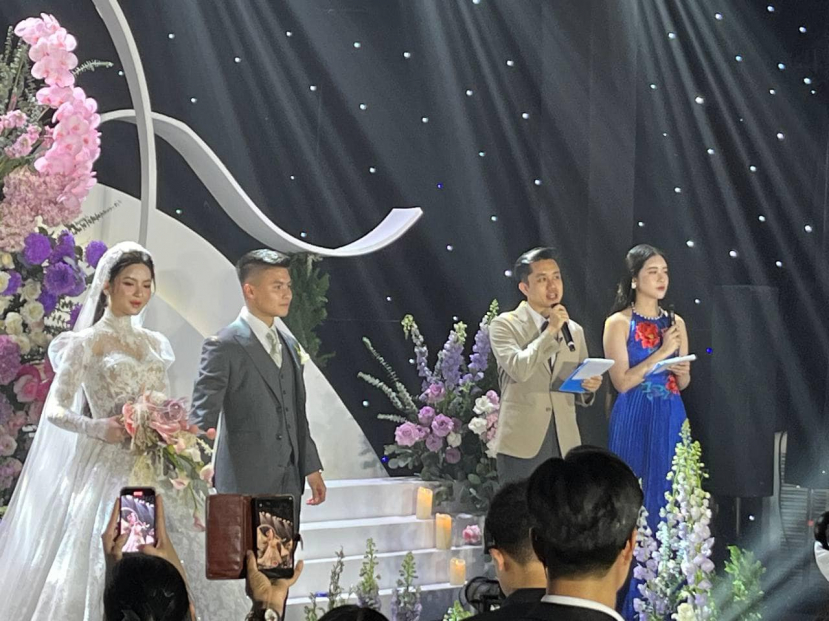 'Bóc giá' 2 bó hoa cưới của Quang Hải và Thanh Huyền: Nhập khẩu từ nước ngoài, ý nghĩa đặc biệt về hạnh phúc - ảnh 2