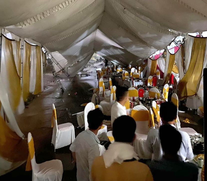 Choáng với cảnh đám cưới ở Đồng Nai sau trận gió lốc, khách đang ăn bỏ chạy tán loạn - ảnh 1