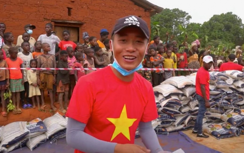 Quang Linh Vlog nổi tiếng với nhiều video về cuộc sống ở châu Phi