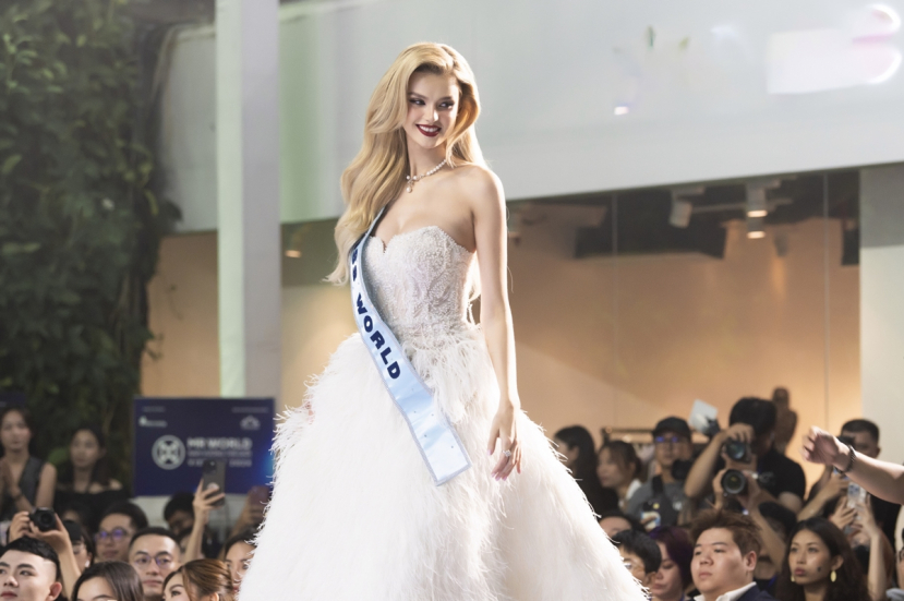 Đương kim Miss World - Krystyna Pyskovás