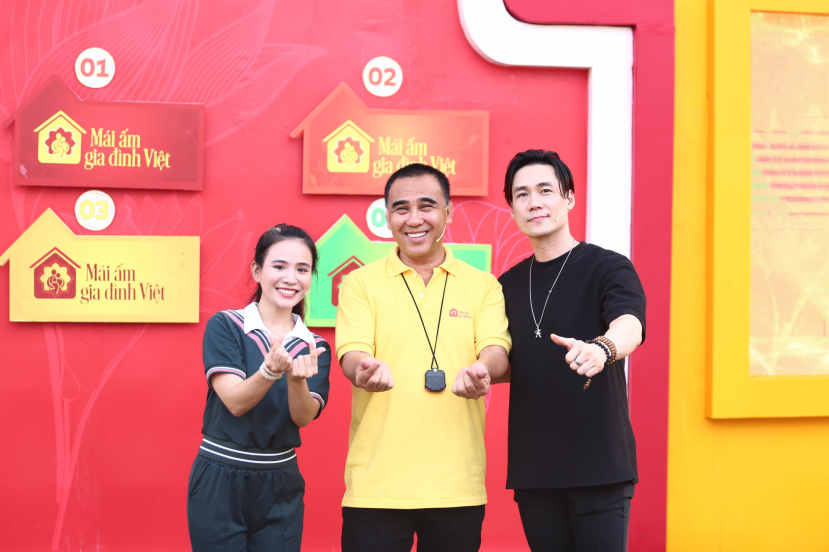 Ca sĩ Khánh Phương và Quỳnh Trang trong tập mới nhất của chương trình 'Mái ấm gia đình Việt'