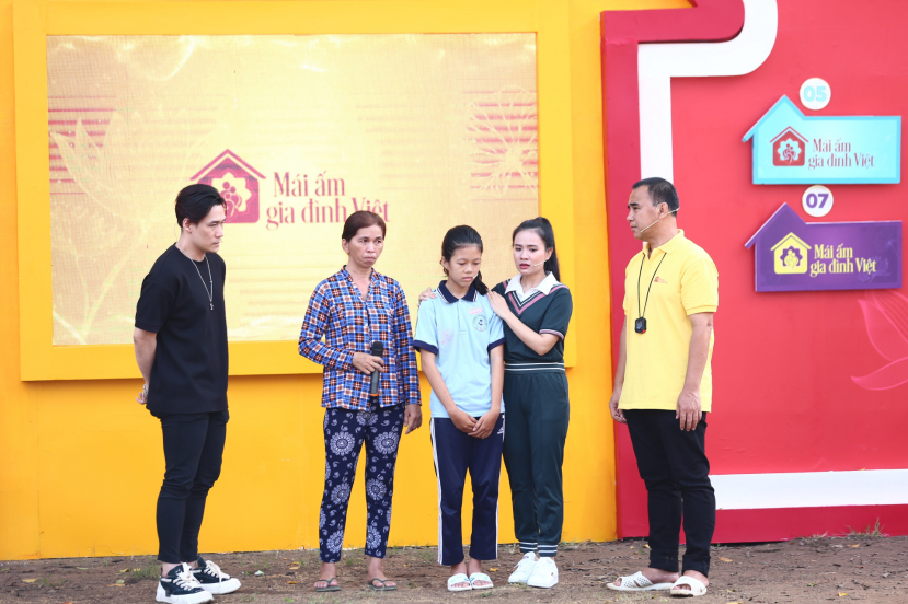 Những hoàn cảnh khó khăn trong chương trình đã nhận được sự đồng cảm và giúp đỡ từ MC Quyền Linh và các khách mời đến với 'Mái ấm gia đình Việt'